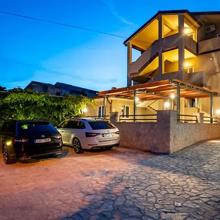 Daire In With Balcony, Air Condition, Wifi Lopar