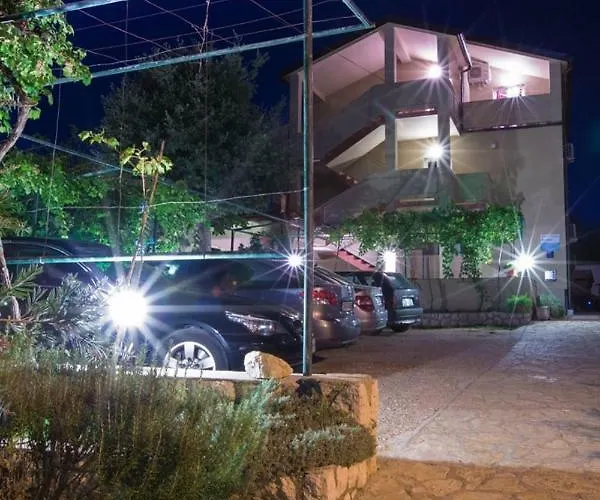 In With Balcony, Air Condition, Wifi Appartamento Lopar